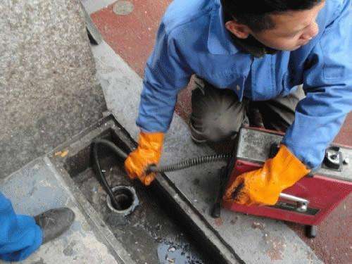 城区疏通下水道